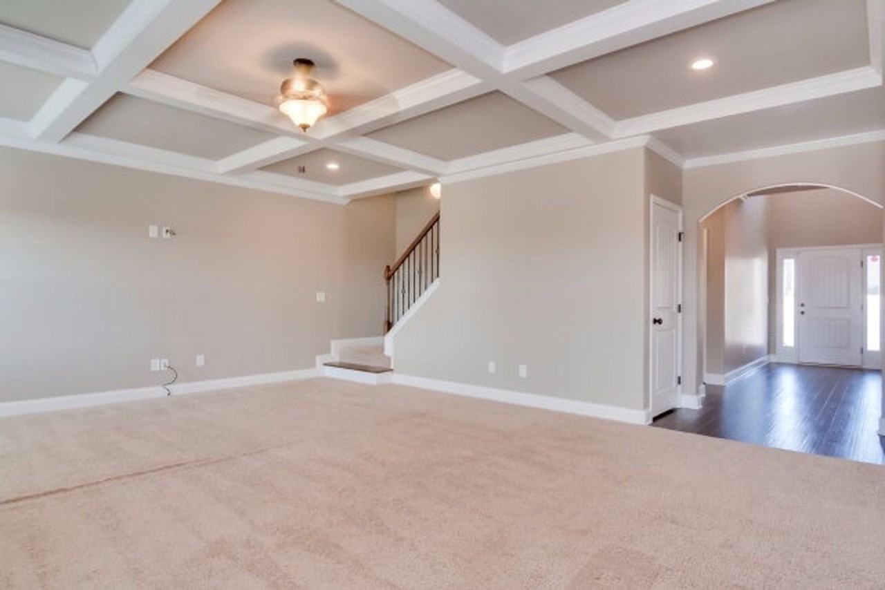 260 Wentworth Pl - Photo 7 of 37