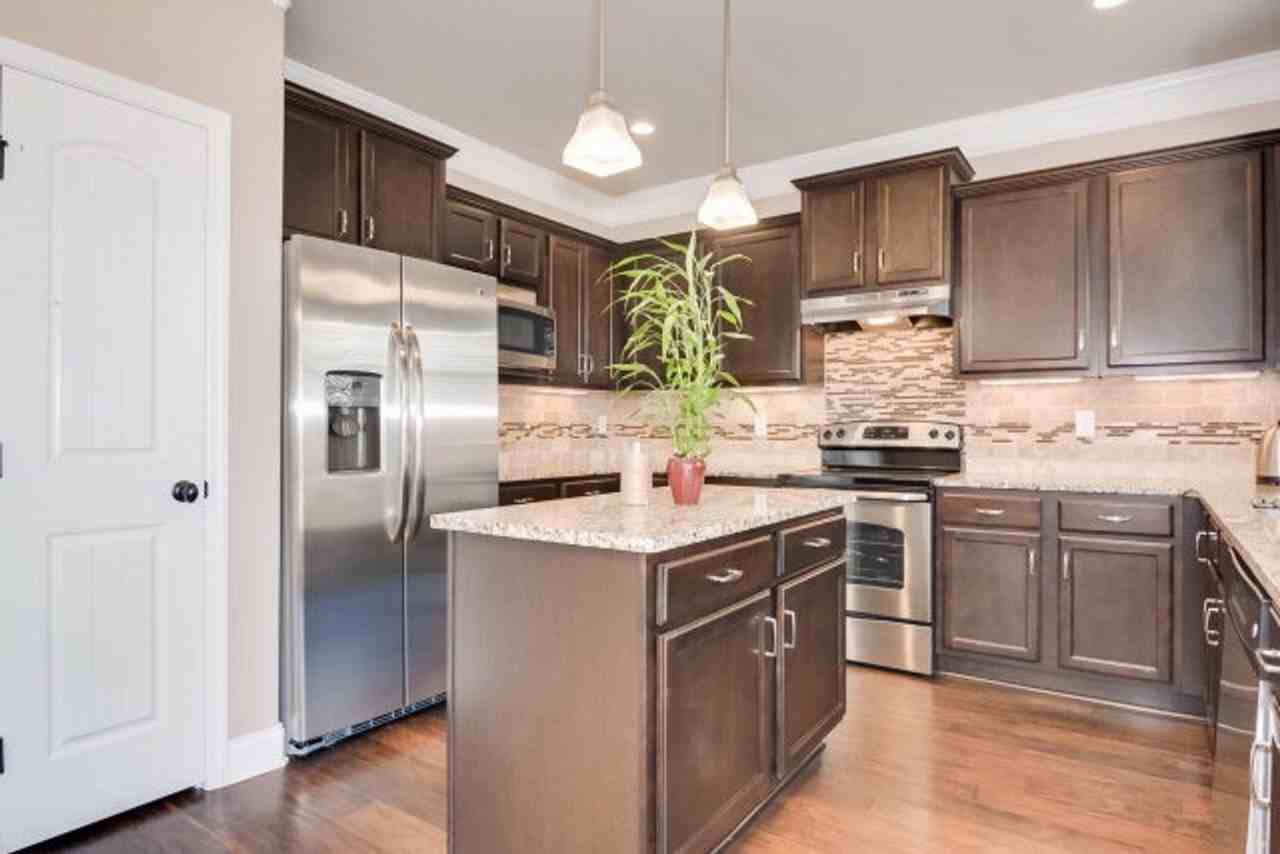 260 Wentworth Pl - Photo 5 of 37