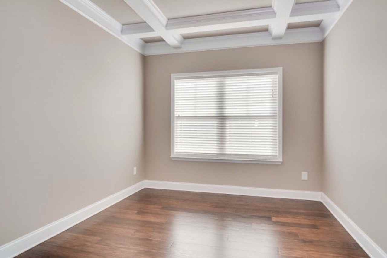 260 Wentworth Pl - Photo 4 of 37