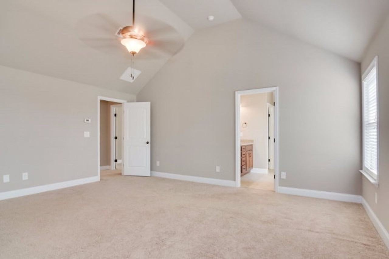 260 Wentworth Pl - Photo 2 of 37