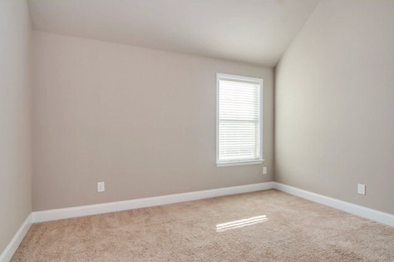 260 Wentworth Pl - Photo 3 of 37