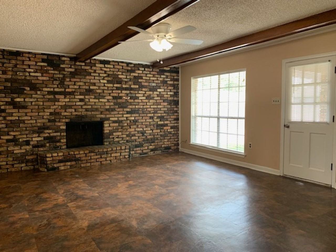 40111 La Rochelle Rd - Photo 3 of 29