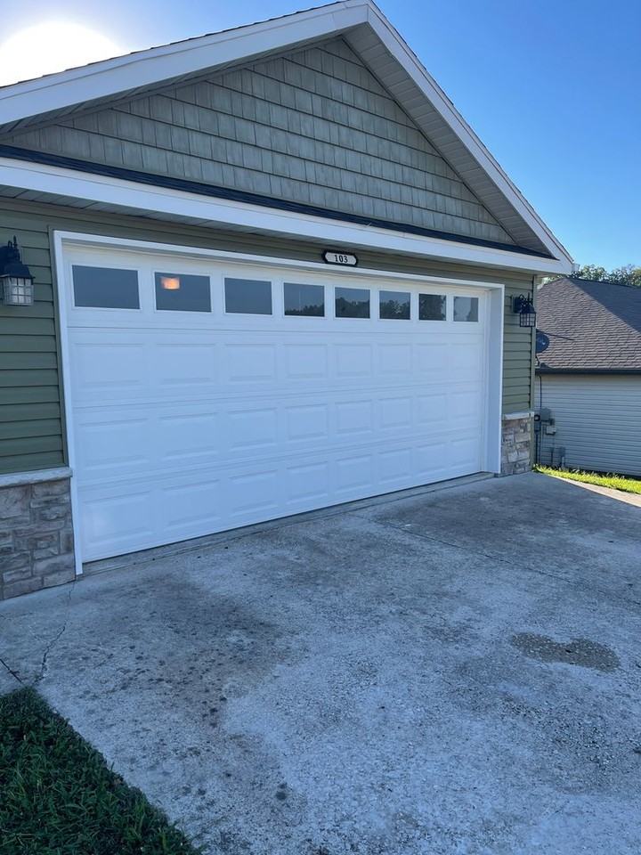 103 Sandstone Dr - Photo 2 of 39