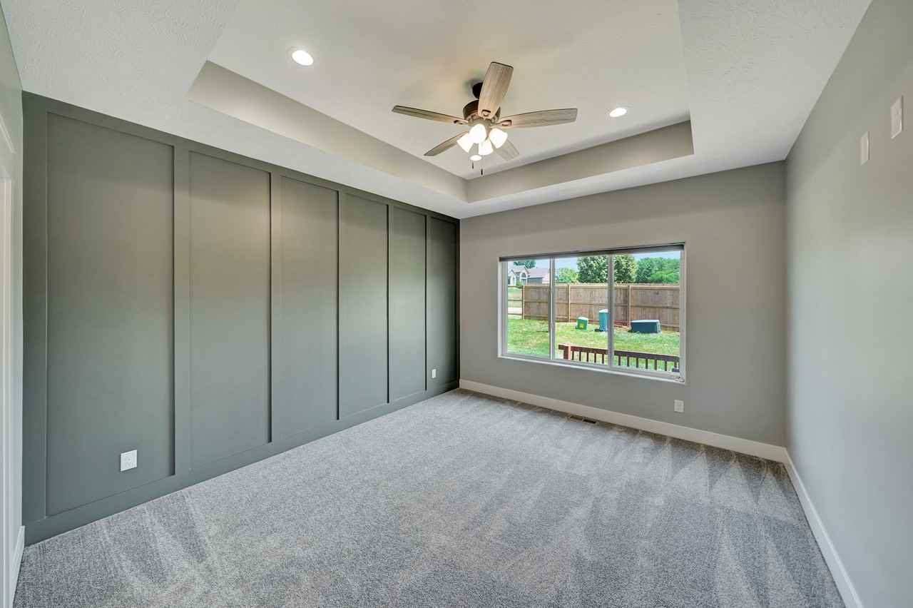 8610 S 51st St - Photo 7 of 23