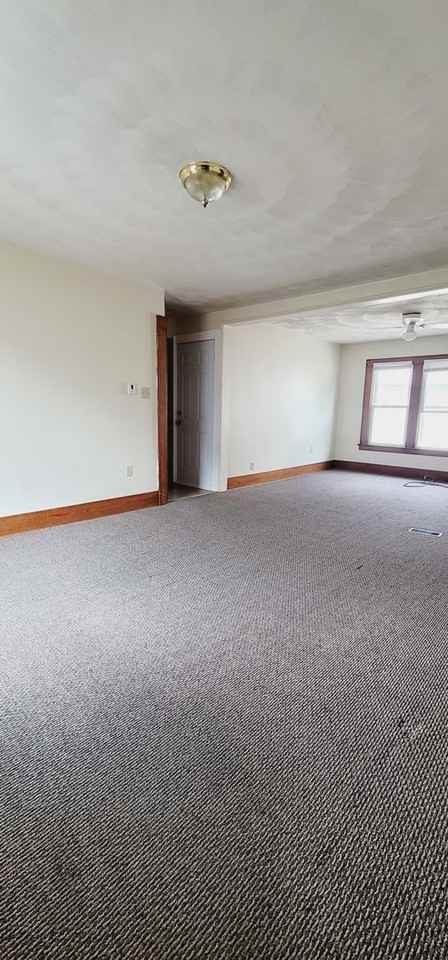 1044 West 21st Street - Photo 2 of 6