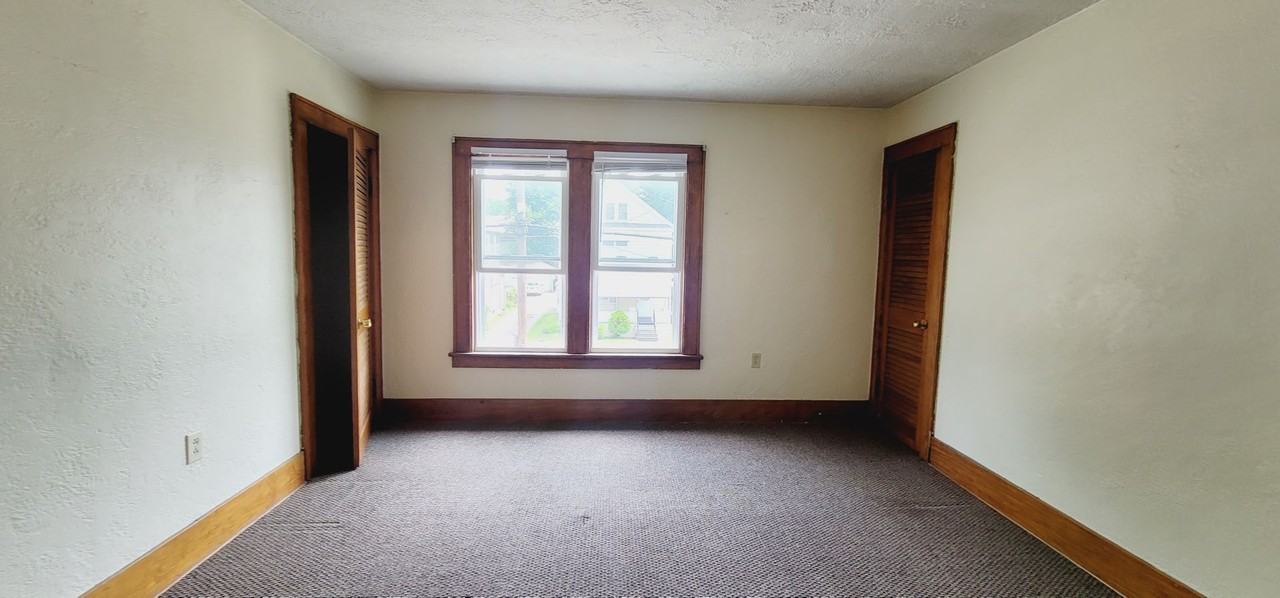 1044 West 21st Street - Photo 3 of 6