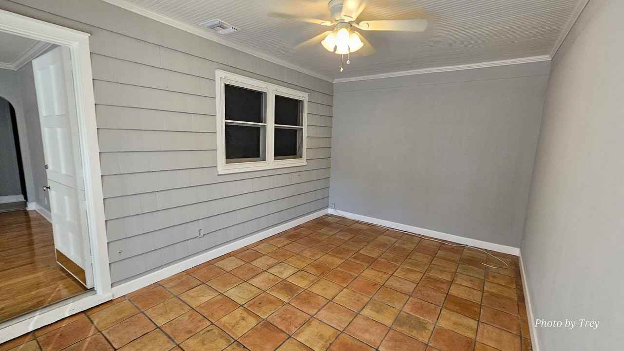 810 Lakeshore Dr - Photo 3 of 26