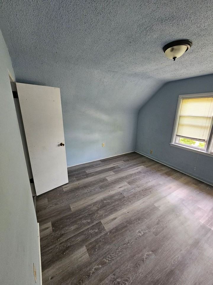 910 Washington Rd. (Duplex) - Photo 2 of 5