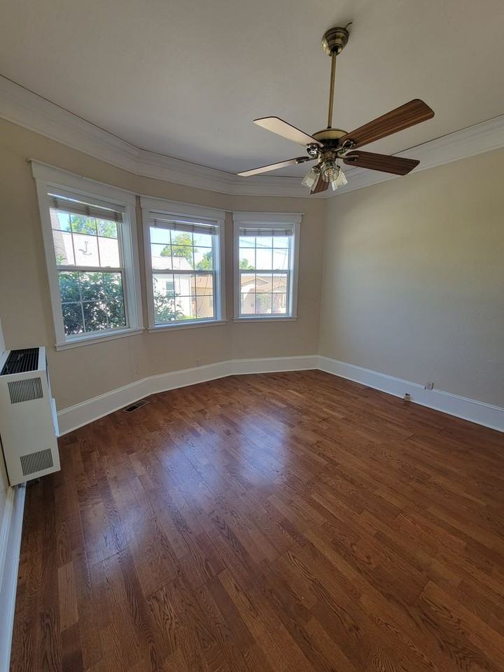 403 Talbart St #B - Photo 4 of 11