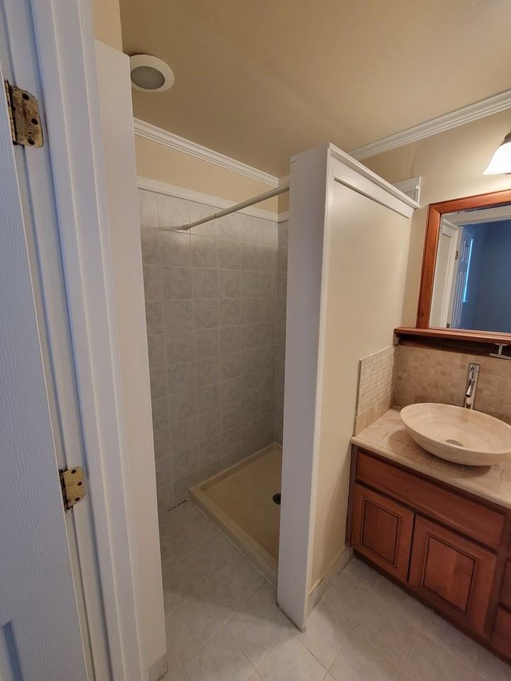 403 Talbart St #B - Photo 7 of 11