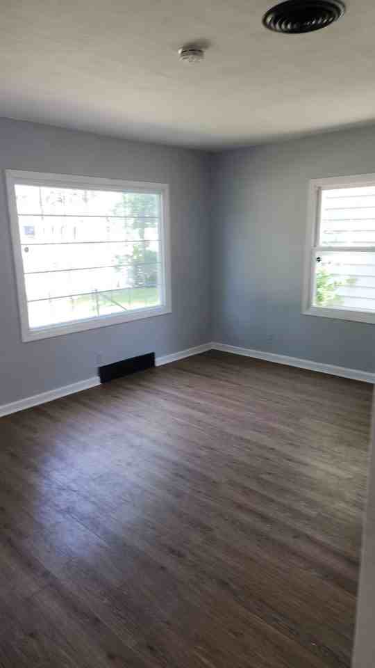 324 N Lincoln Ave - Photo 2 of 7