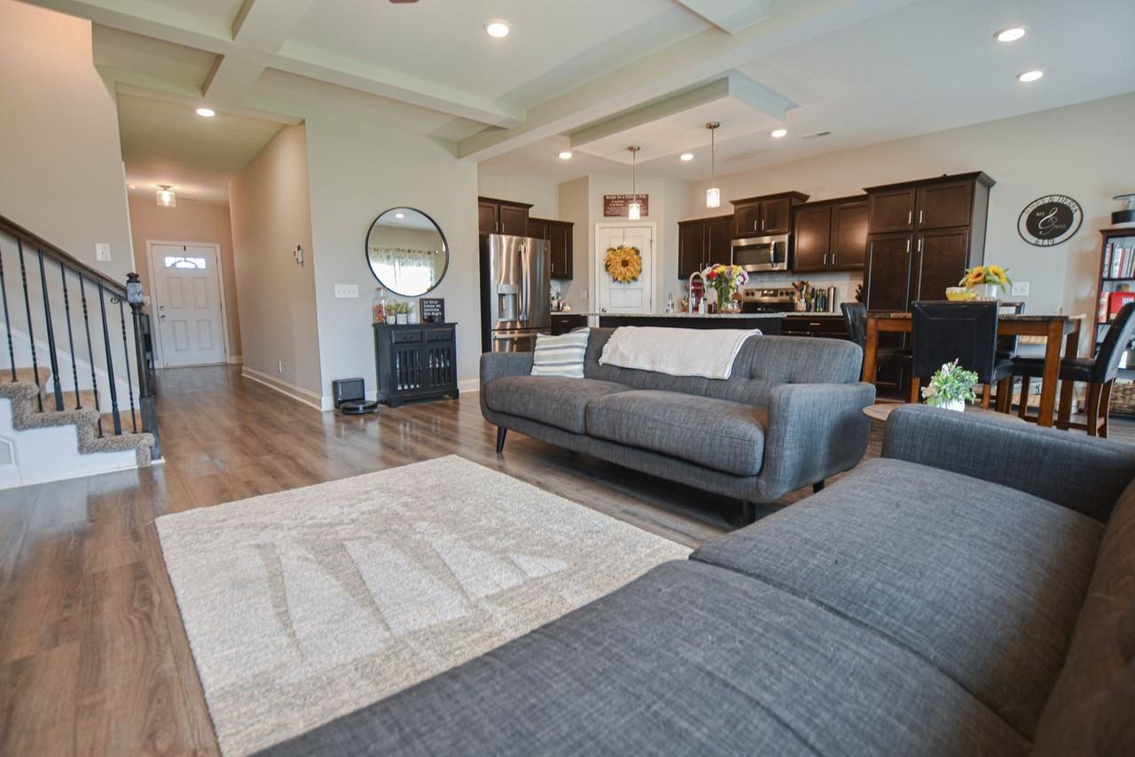 1014 Creek Way - Photo 4 of 16
