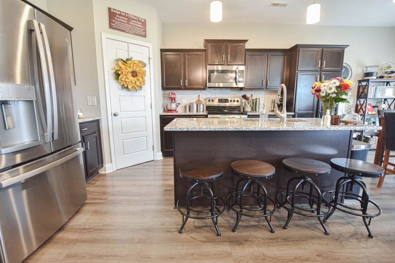 1014 Creek Way - Photo 6 of 16
