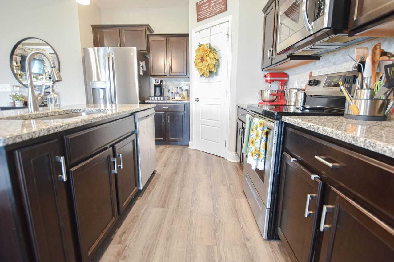 1014 Creek Way - Photo 7 of 16
