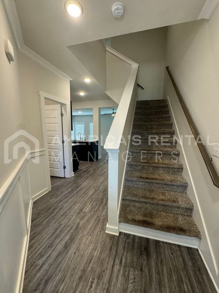 3216 Northfield Ln - Photo 2 of 25