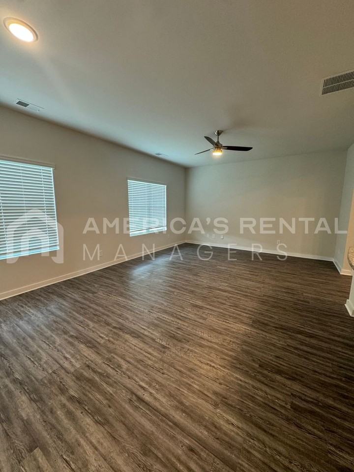 3216 Northfield Ln - Photo 4 of 25
