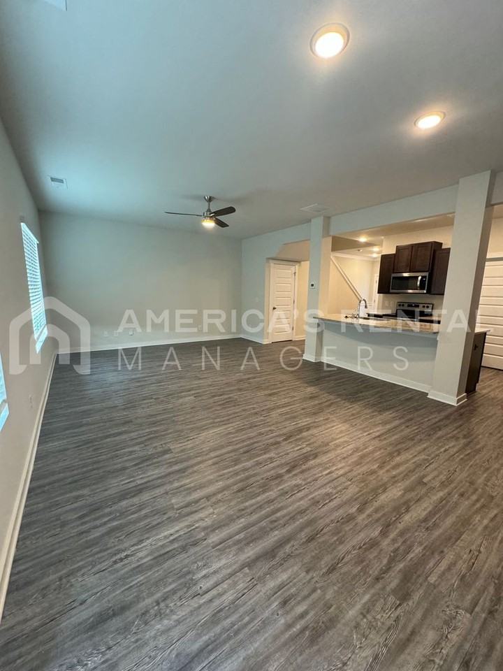 3216 Northfield Ln - Photo 5 of 25