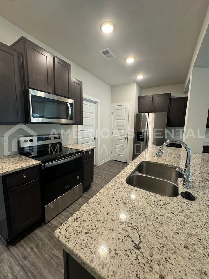 3216 Northfield Ln - Photo 6 of 25