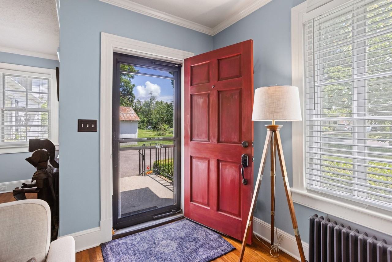 208 Marvin Ave - Photo 4 of 31