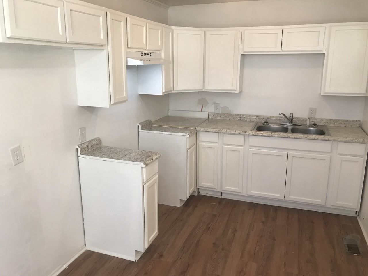 2215 Ivy Rd #NA - Photo 7 of 12