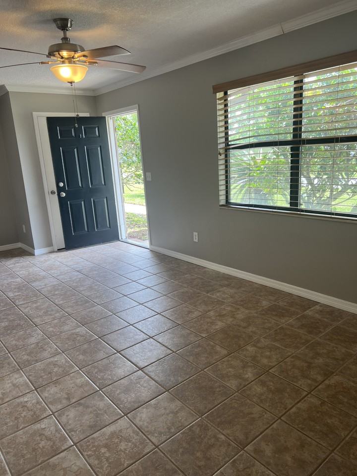 117 Rio Del Mar St #A - Photo 6 of 19