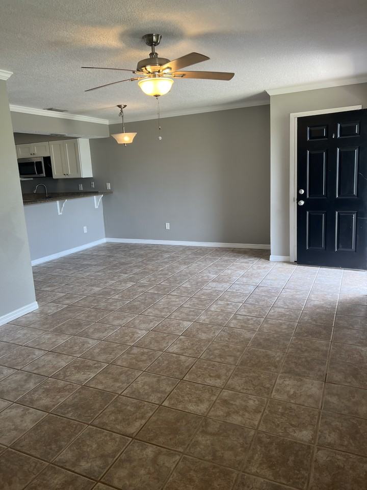 117 Rio Del Mar St #A - Photo 7 of 19