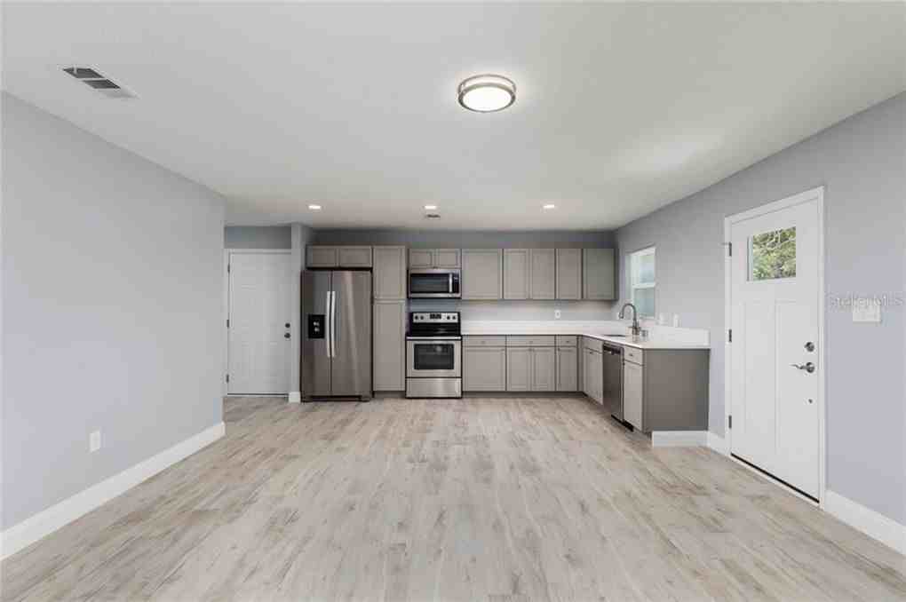 211 N Bradford Ave #NA - Photo 3 of 19