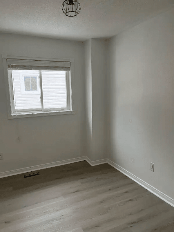 33 Harbour Crescent - Photo 3 of 5