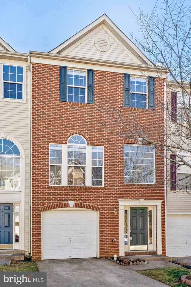 1043 Longview Ln - Photo 2 of 50