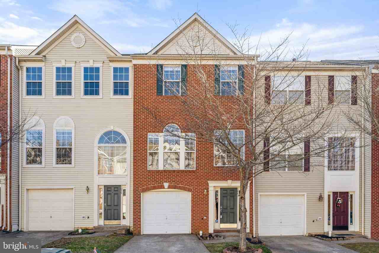 1043 Longview Ln - Photo 3 of 50