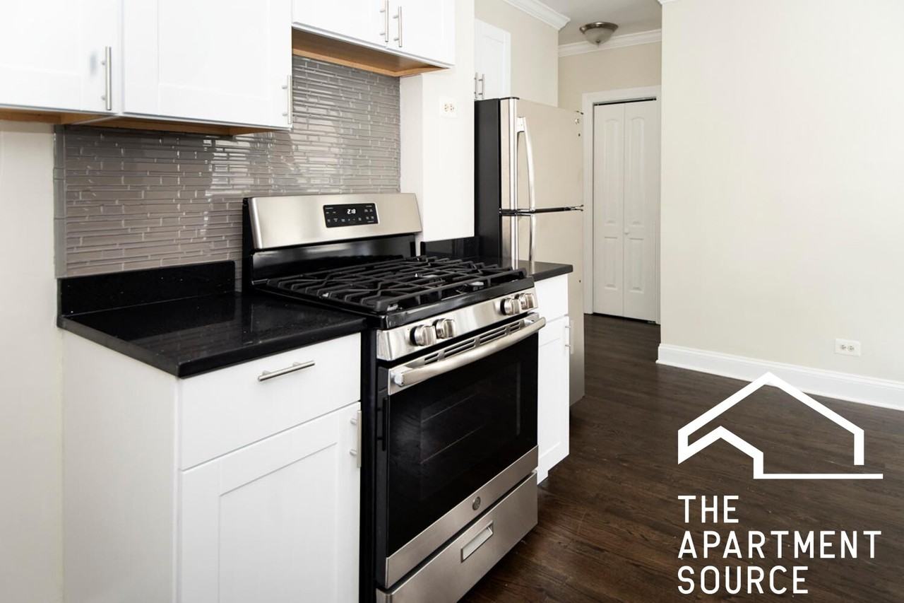 N Greenview Ave #3W - Photo 6 of 10