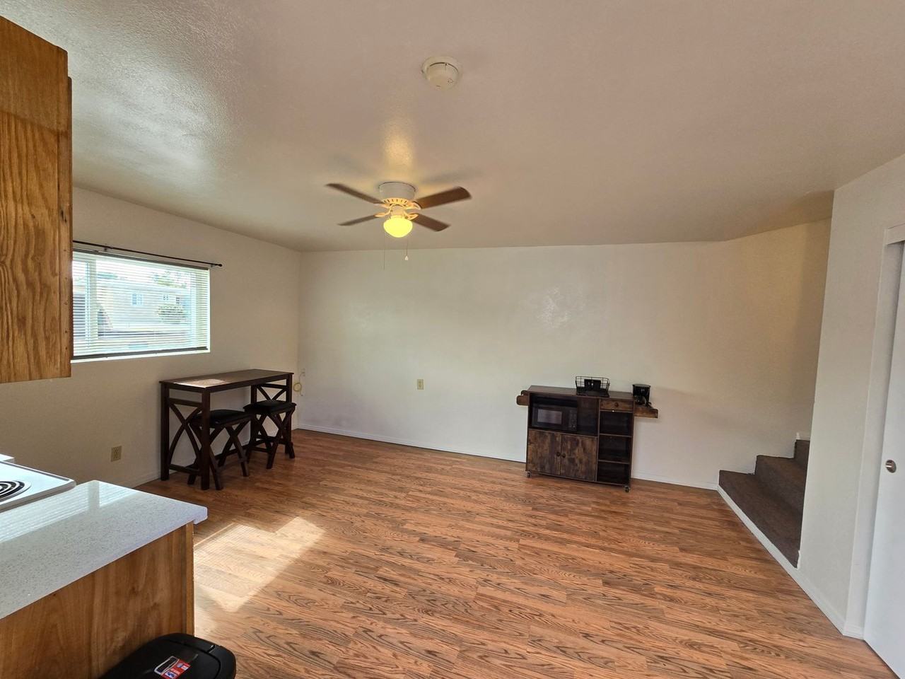 562 Jefferson Ave - Photo 5 of 8
