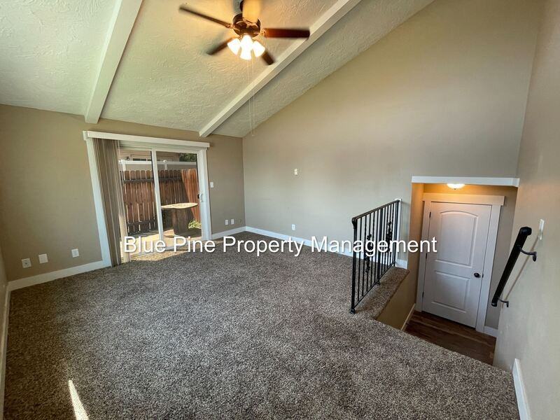 1201 N Skyline Dr #4 - Photo 2 of 14