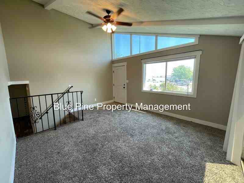 1201 N Skyline Dr #4 - Photo 3 of 14