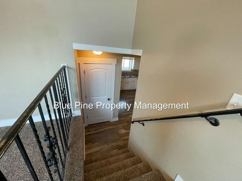 1201 N Skyline Dr #4 - Photo 4 of 14