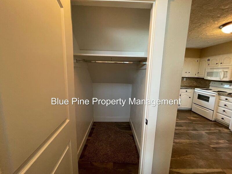 1201 N Skyline Dr #4 - Photo 5 of 14