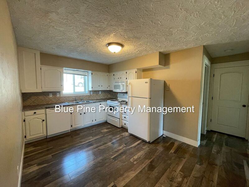 1201 N Skyline Dr #4 - Photo 6 of 14