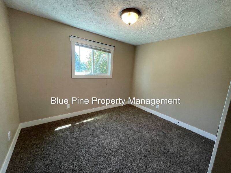 1201 N Skyline Dr #4 - Photo 7 of 14
