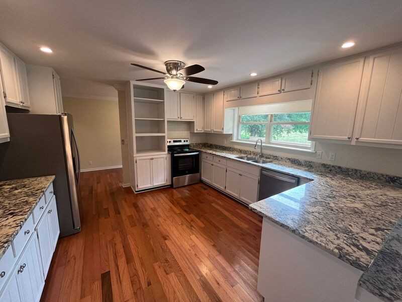 11514 Birchwood Pike - Photo 3 of 38