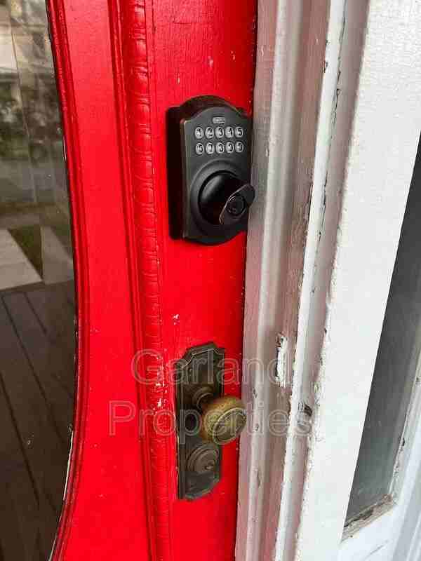 833 Wasena Ave Sw - Photo 3 of 17