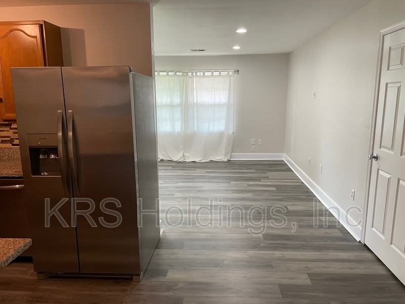 8011 Beckner Ct - Photo 5 of 29