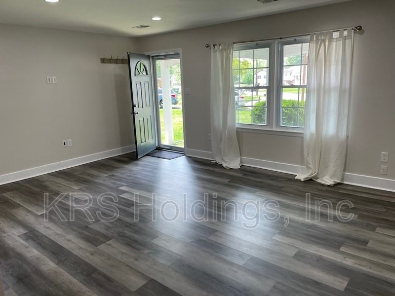 8011 Beckner Ct - Photo 6 of 29