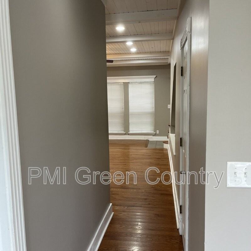 1608 S Kalanchoe Ave - Photo 3 of 33