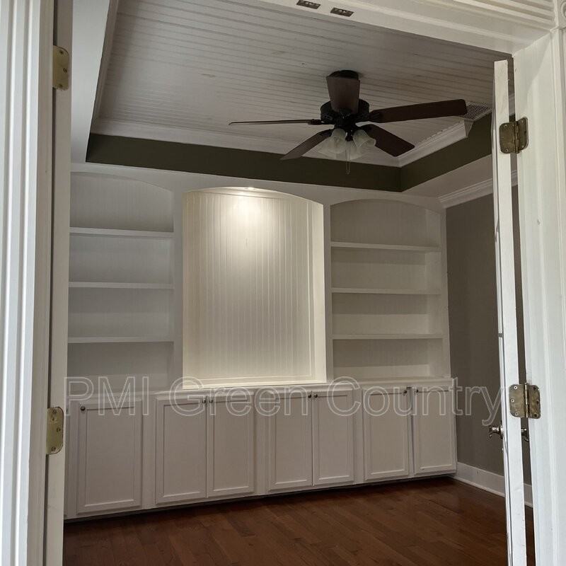 1608 S Kalanchoe Ave - Photo 4 of 33