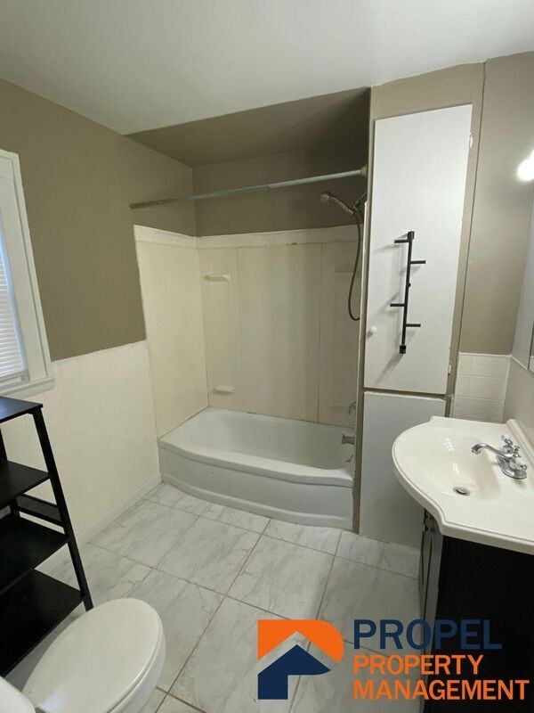 157 East Bennett Street - Photo 4 of 13