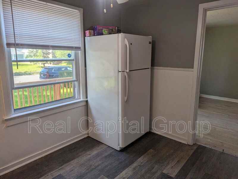365 Washington Ave - Photo 2 of 3