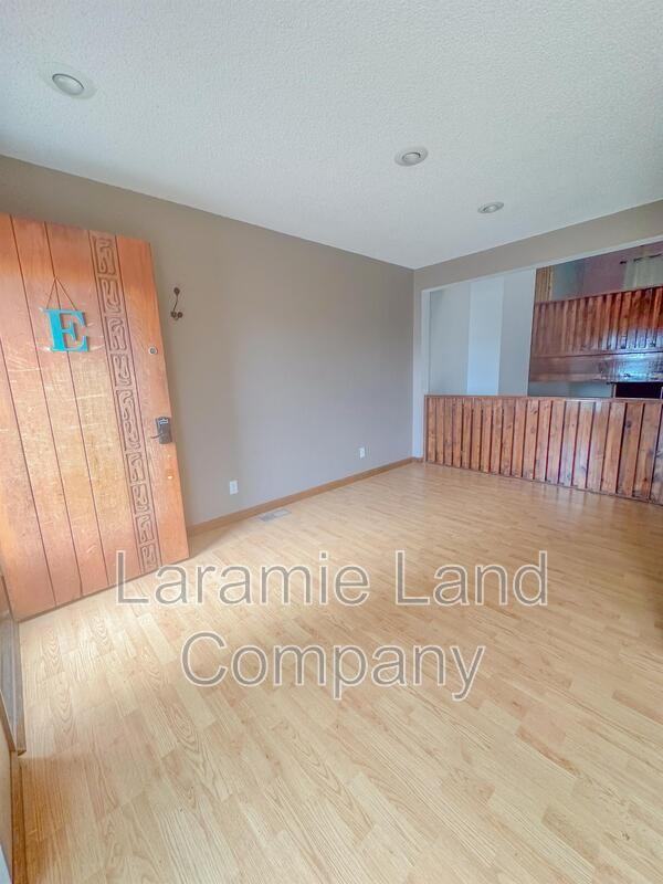 540 S Lincoln St #E - Photo 2 of 15