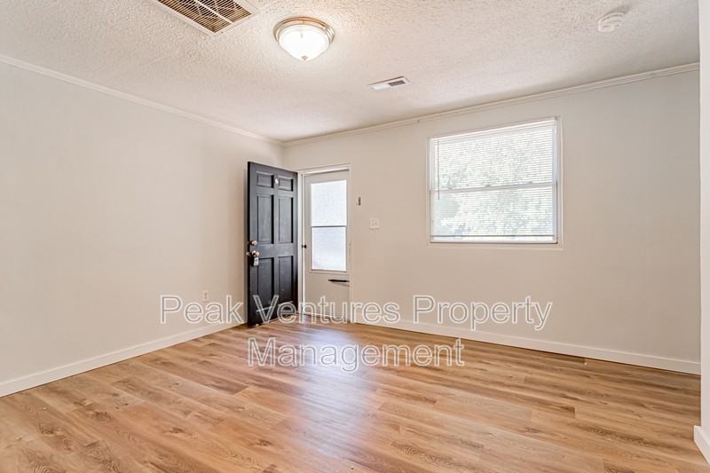 10 Cabot Ct #B - Photo 3 of 9