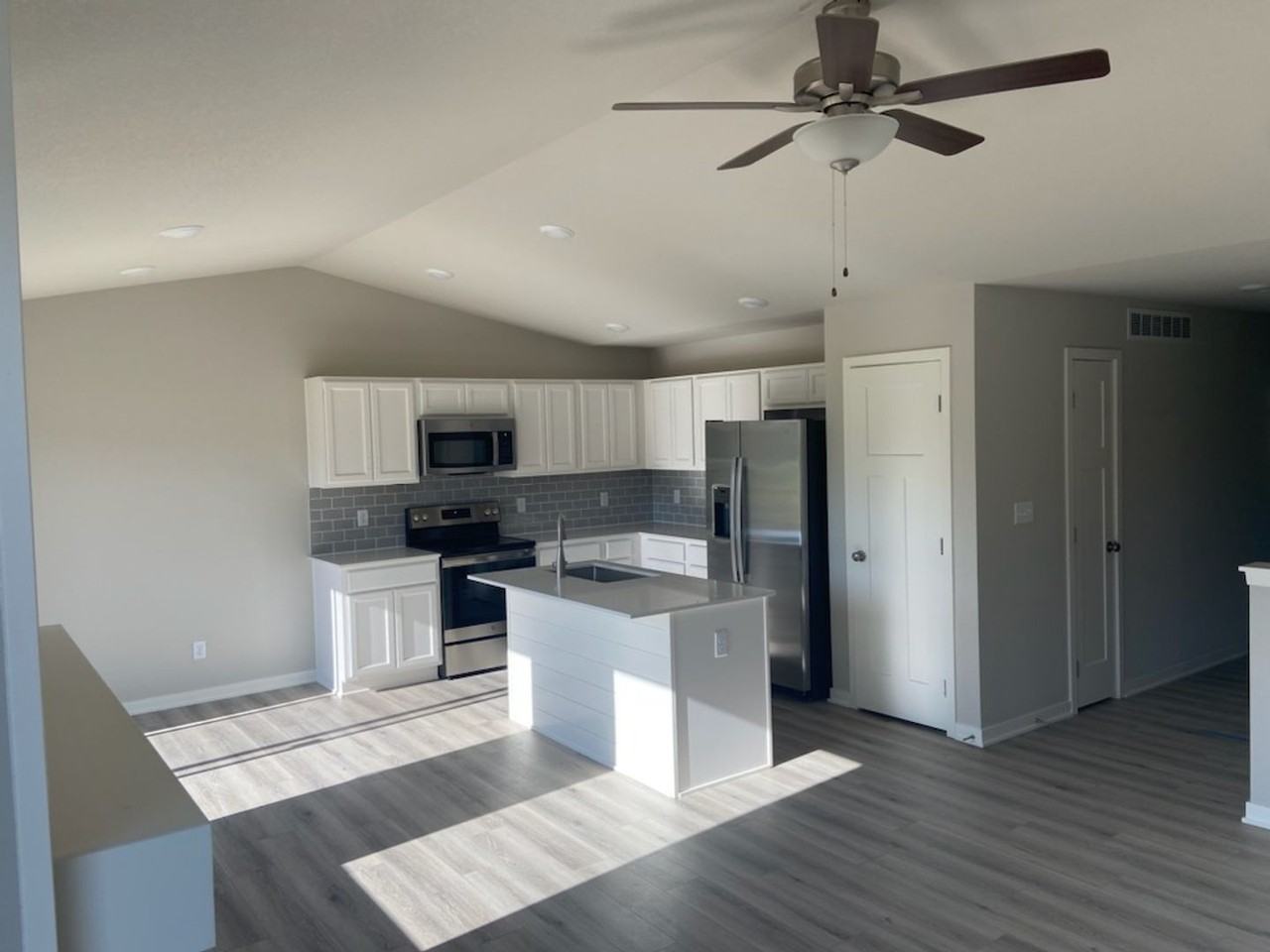 2917 3rd Ave Sw - Photo 3 of 15