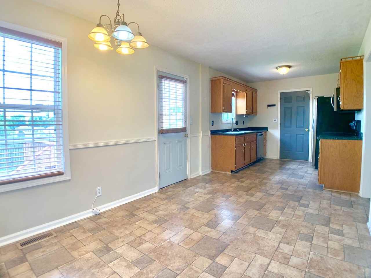 605 Millie Dr - Photo 4 of 19